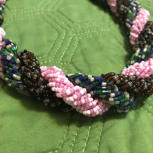 Handcrafted beaded necklace - Picture 2 of 3